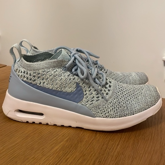 Nike Thea Sneakers - Picture 3 of 4